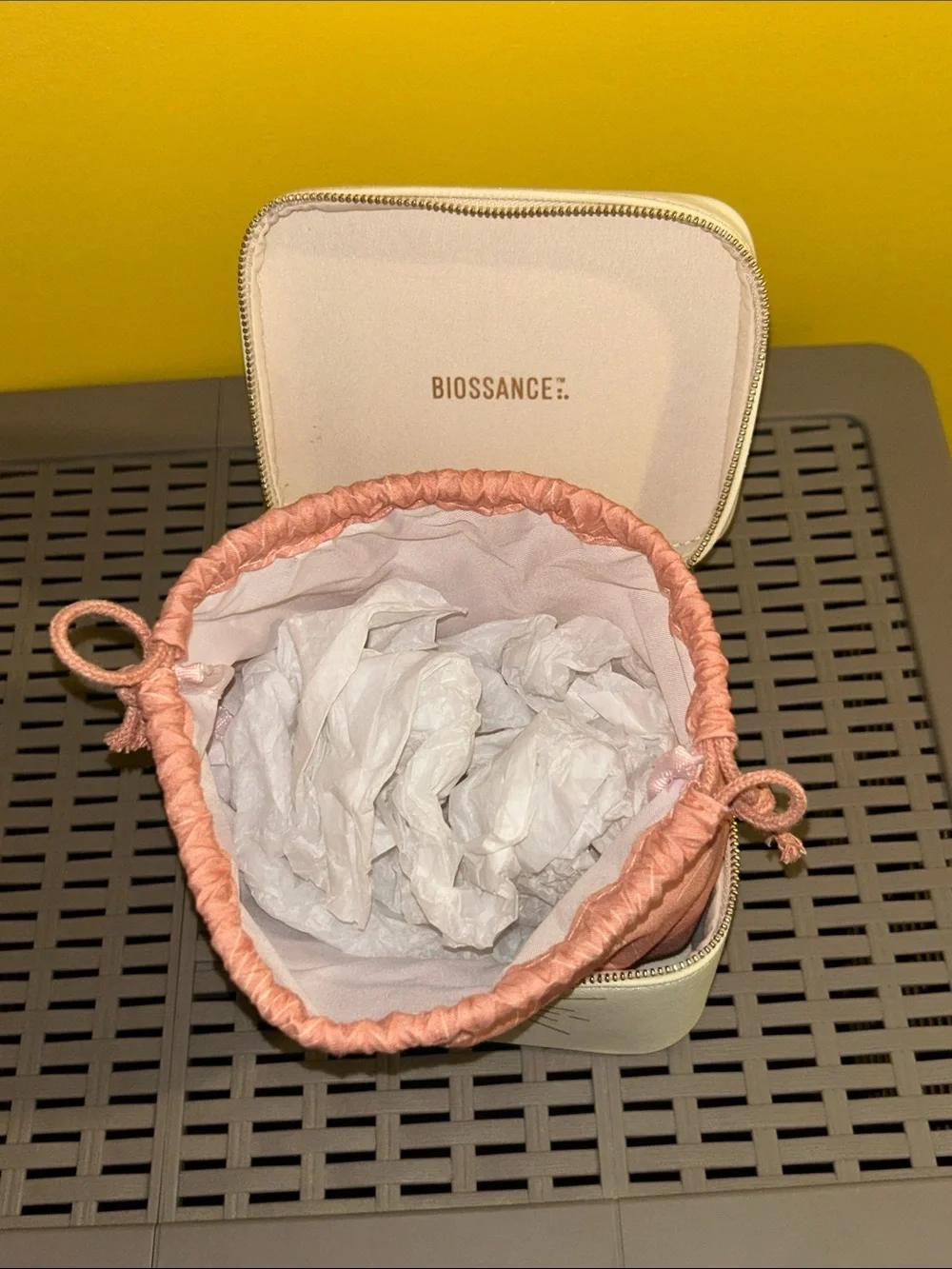 Biossance Travel Case w/ Pink Sunburst Drawstring Pouch Inside. NWOT